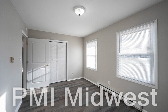 Building Photo - "Cozy 2-Bed Oasis in New Palestine with 800 Sq Ft of Comfort!"