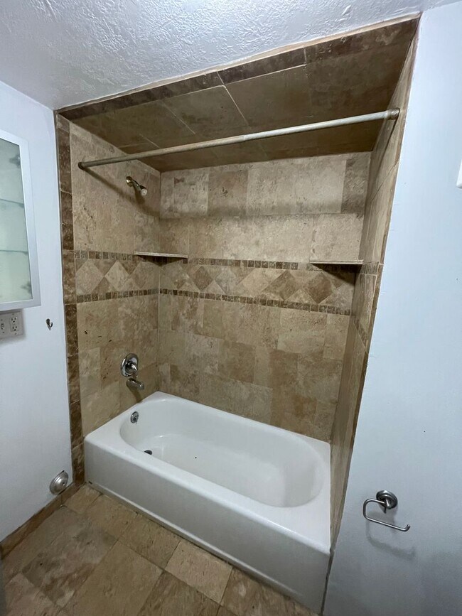 Building Photo - 40 N St E