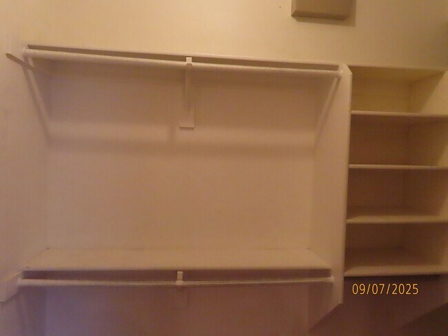 Building Photo - 4 Bedroom 2.5 Bath w/3 Car Garage in Super...