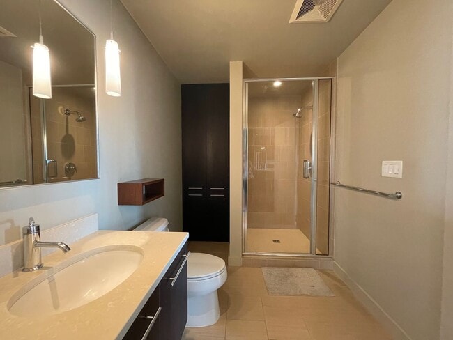 Building Photo - Incredible 1Bd/1Ba Fully Furnished Condo in the Pearl!!!! Corner Unit with Spectacular Views & Ga...