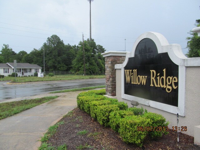 front gate - 3631 Kirkpatrick Cir