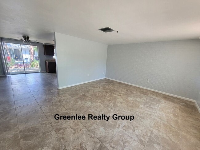 Building Photo - Spacious 2 Bed/ 1 Bath Triplex Apt. Trash and Lawn Included!