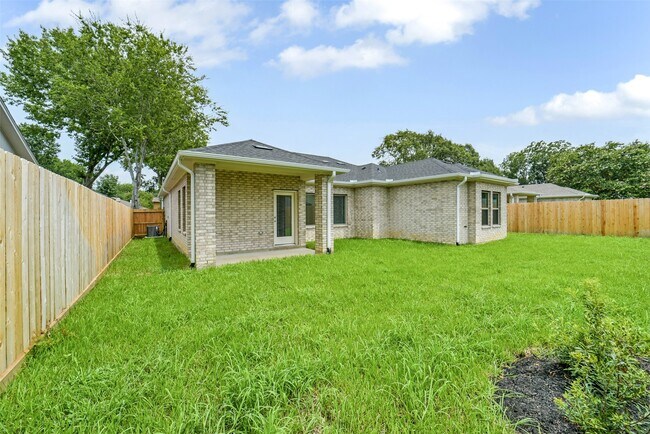 Building Photo - 13315 Campos Dr