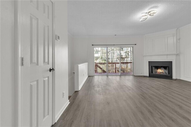 Building Photo - 9155 Nesbit Ferry Rd