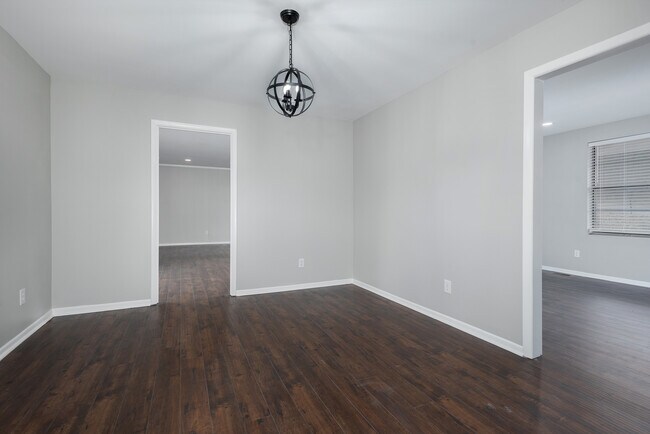 Building Photo - 200 Cedarmont Cir