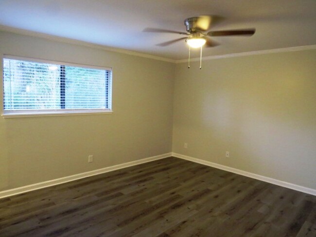 Building Photo - Must See Condo in the Heart of Vestavia Hi...