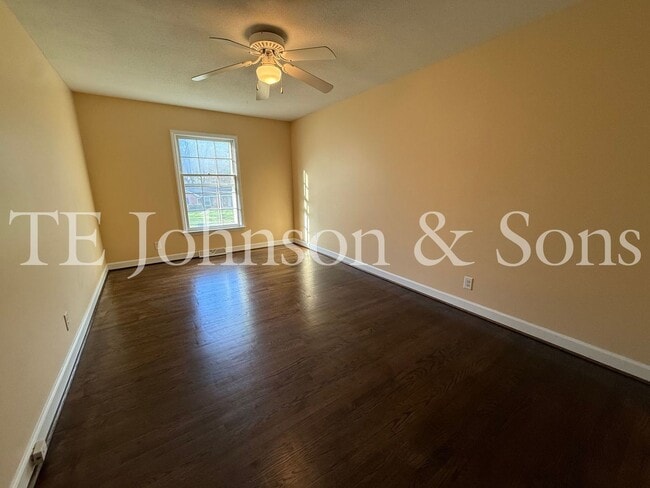 Building Photo - Spacious 4BR Home with Finished Basement, Screened Porch & Garage in Winston-Salem