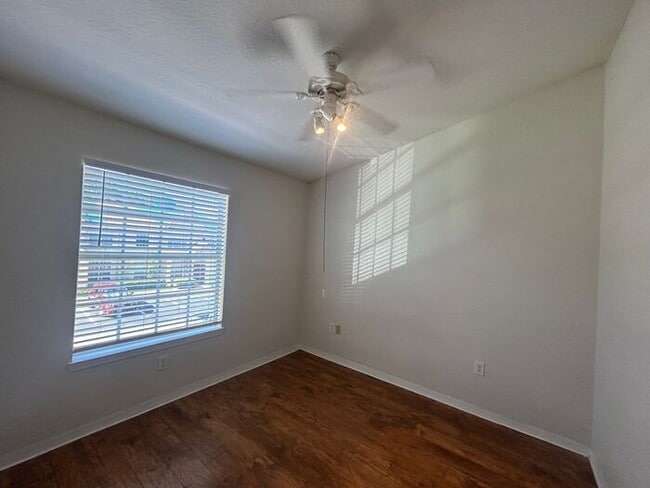 Building Photo - Stylish 3/2 Corner-Unit Condo with Resort ...