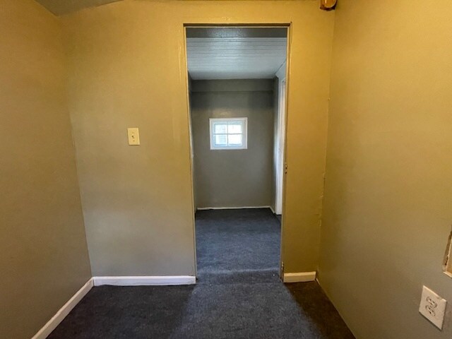 Building Photo - 422 Studebaker St