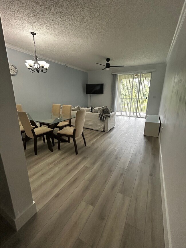 Building Photo - 4980 Baraldi Cir