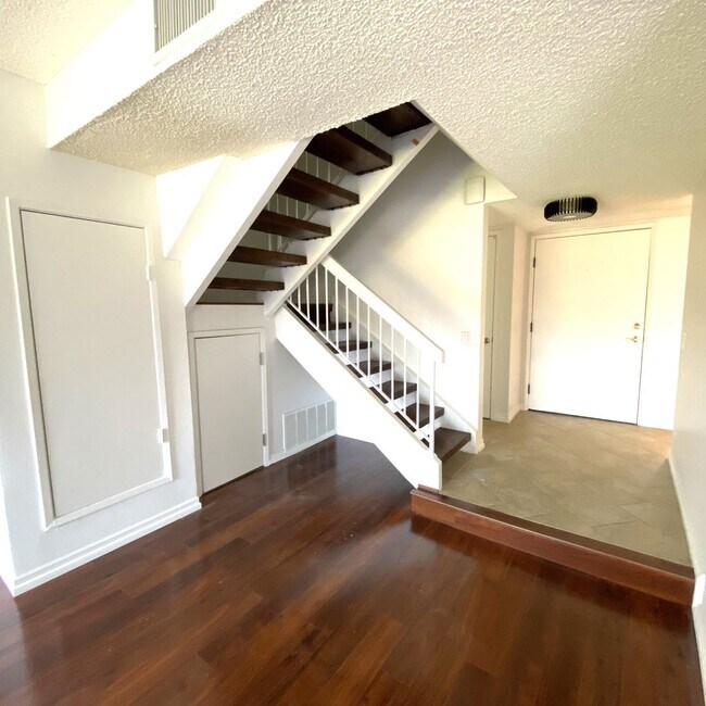 Building Photo - 6050 Henderson Dr