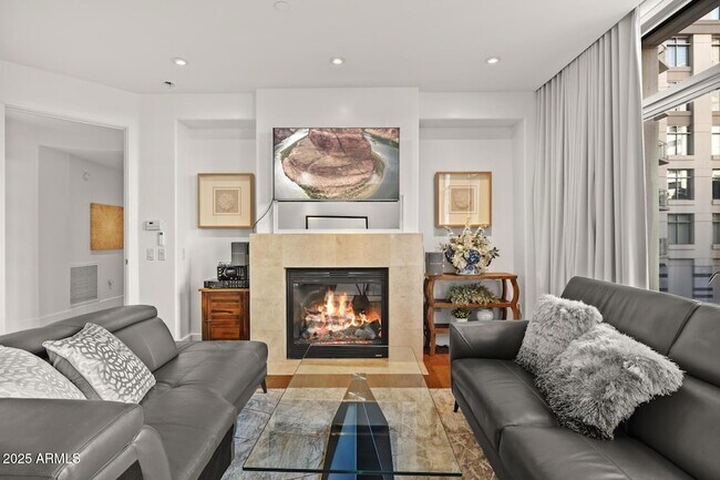 Building Photo - 2402 E Esplanade Ln