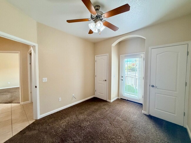 Building Photo - 147 Apple Ln