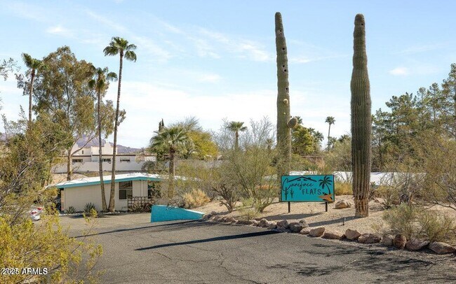 Building Photo - 7440 E Cave Creek Rd