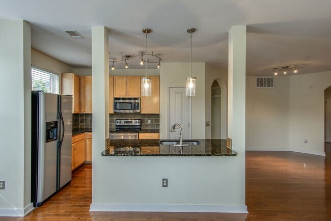 Building Photo - Rare rental opportunity at Bristol West End!