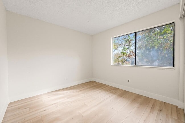 Building Photo - 8917 Fredric Ave