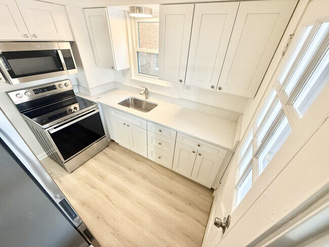 Building Photo - 2413 Milburn St