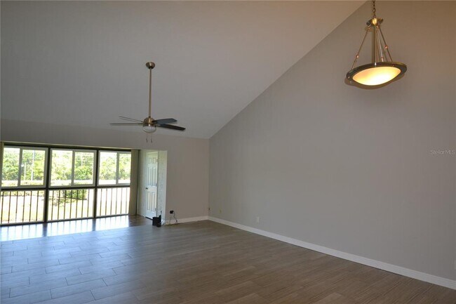 Building Photo - 1801 E Lake Rd S