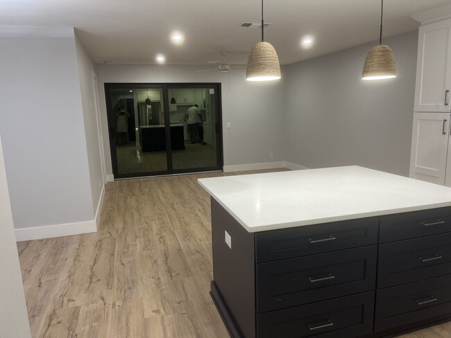 Building Photo - 662 Yardarm Dr