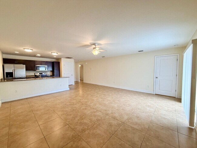 Building Photo - Centrally Located 3 Bedroom 2 Bath 1 Car Garage Duplex- Lawn service and washer and dryer is incl...