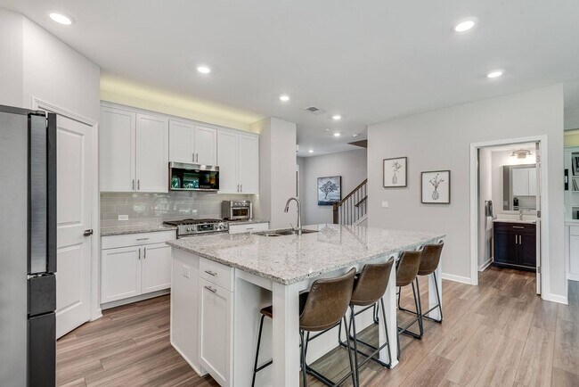 Building Photo - Bright, Modern, Spacious 4bd/3ba Home in Prime Scottdale Location