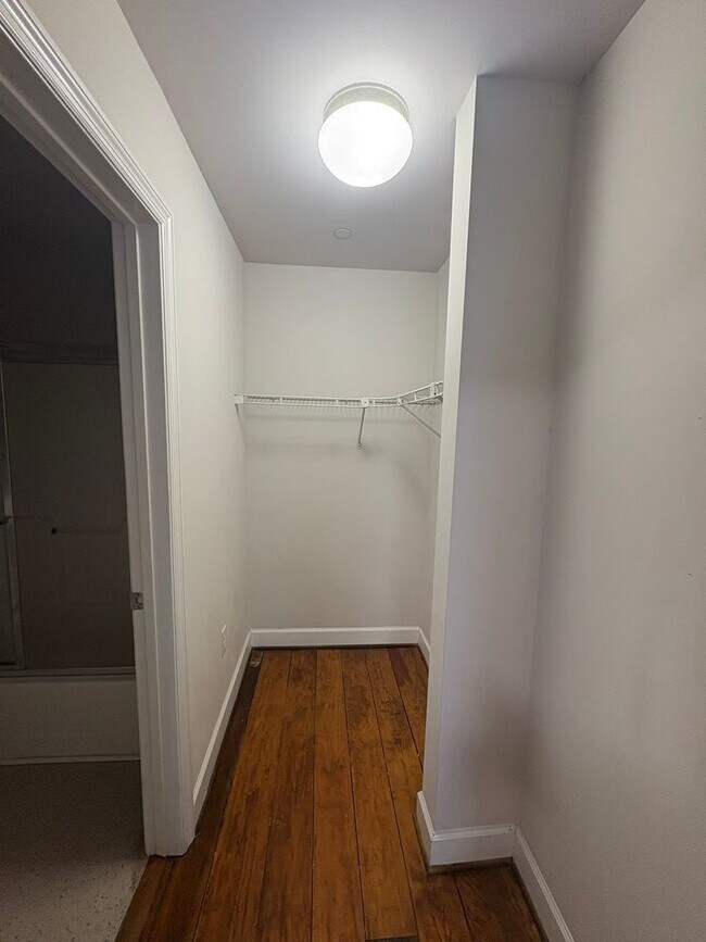 Building Photo - 460 Poplar St