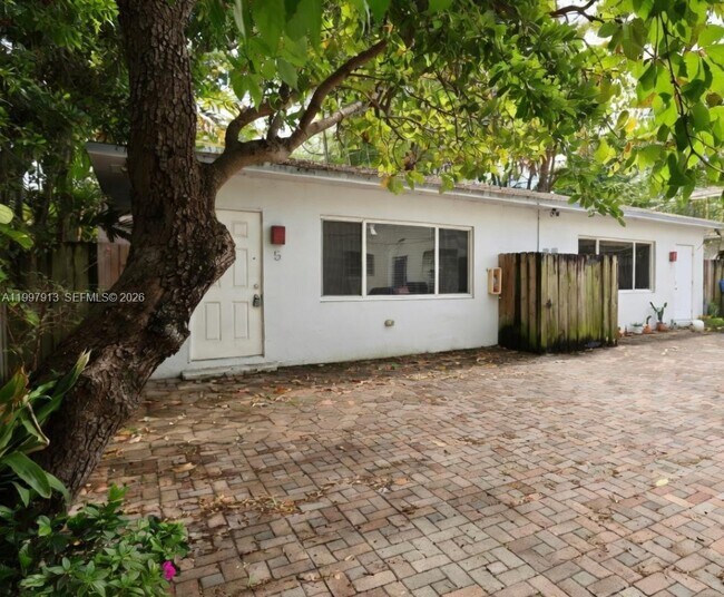 Building Photo - 572 NE 67th St