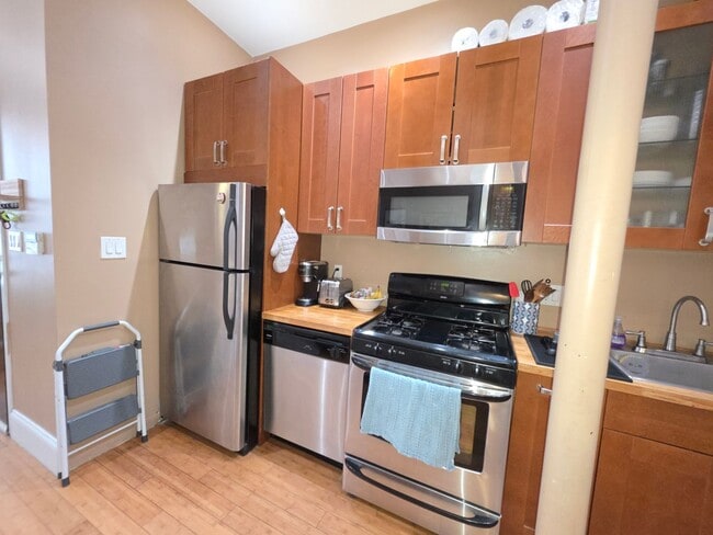 Building Photo - Convenient South End Location, Central Heat/AC, In-Unit Washer and Dryer, Private Deck.