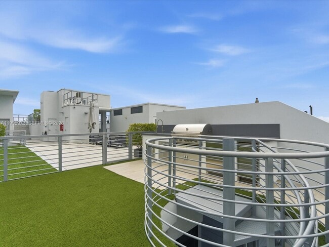 Building Photo - 529 SW 11th St