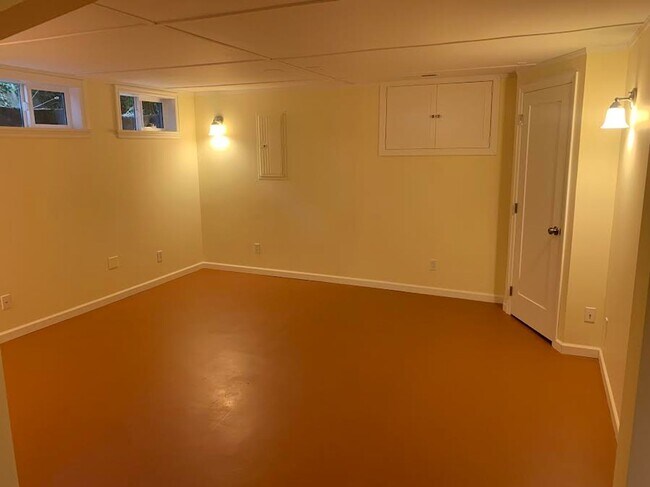 Building Photo - Impecable Remodel of Historic Eastmoreland Gem