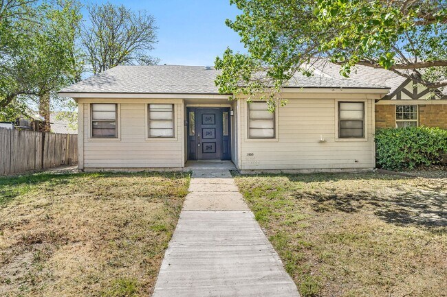 Building Photo - 3103 SW 27th Ave