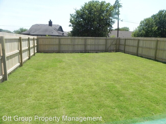 Building Photo - 208 Lowes Blvd