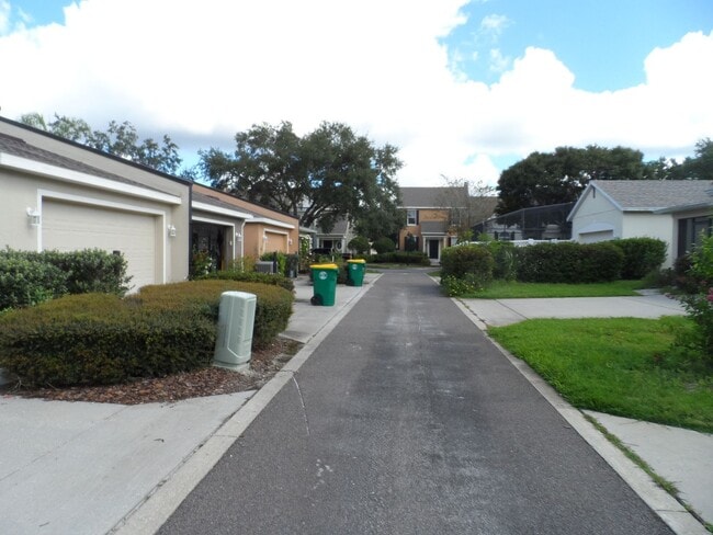 Building Photo - 2 BEDROOM VICTORIA PARK TOWNHOUSE AVAILABL...