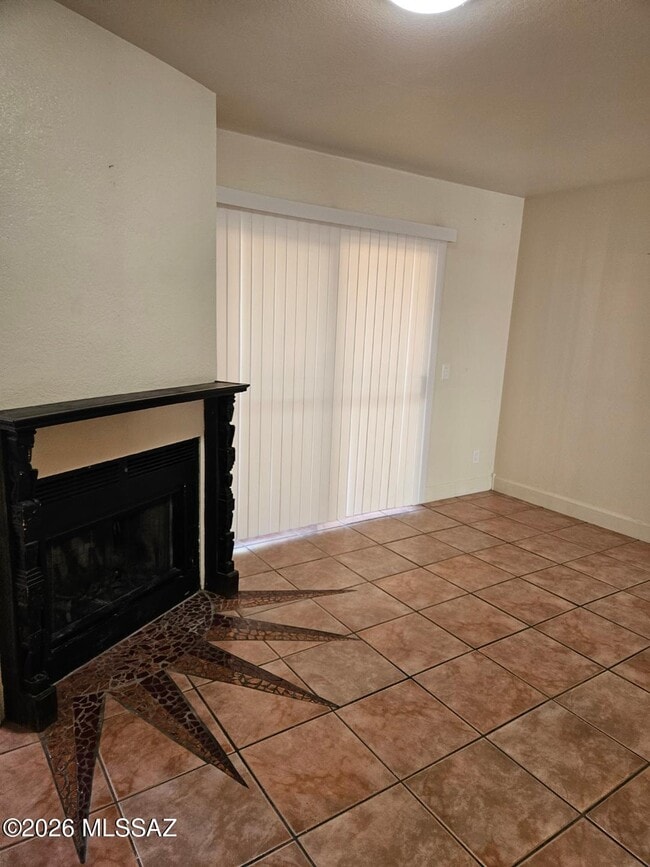 Building Photo - 5664 S Wood Crest Dr