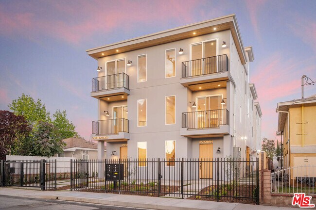Building Photo - 5246 Auckland Ave