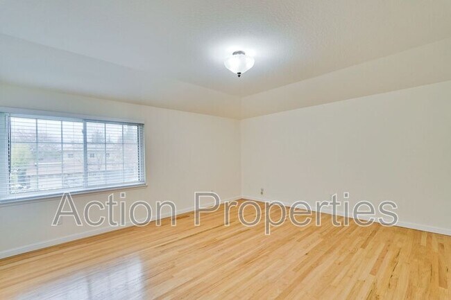 Building Photo - 2685 Yorkton Dr