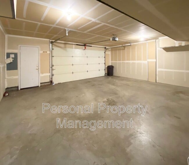 Building Photo - 16524 NE 19th St