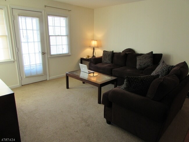 Building Photo - 8 Genoble Rd