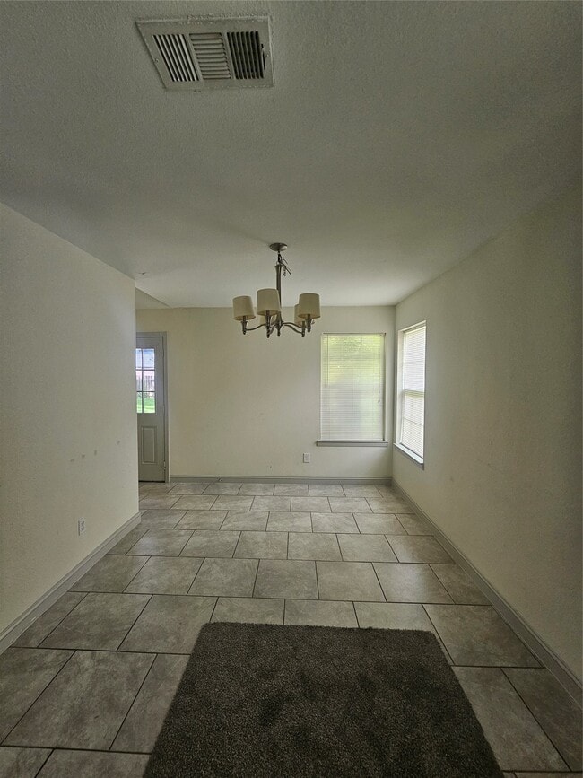 Building Photo - 3206 Pebble Lake Dr