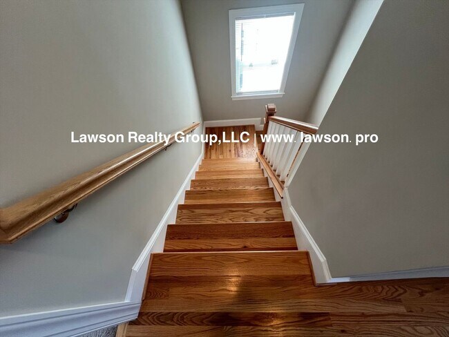 Building Photo - Upscale Three Bedroom in Colonial Green with Garage
