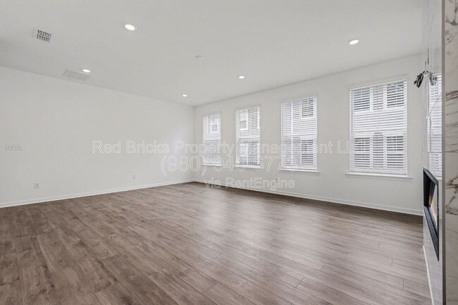 Building Photo - 5011 Rill Ct