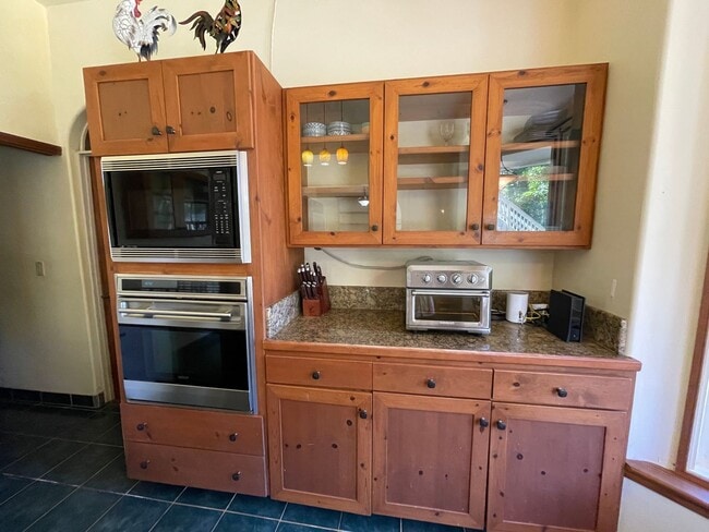 Building Photo - Spacious 4-Bedroom Retreat in Haiku with S...