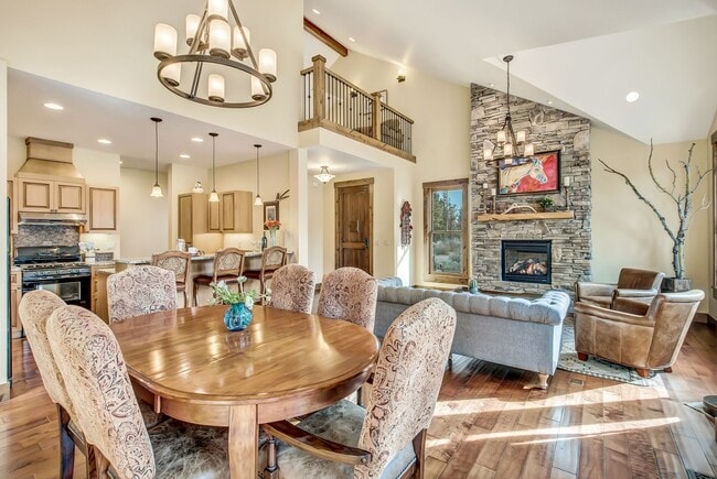 Building Photo - Rare Tumalo HORSE PROPERTY Retreat on 10 A...