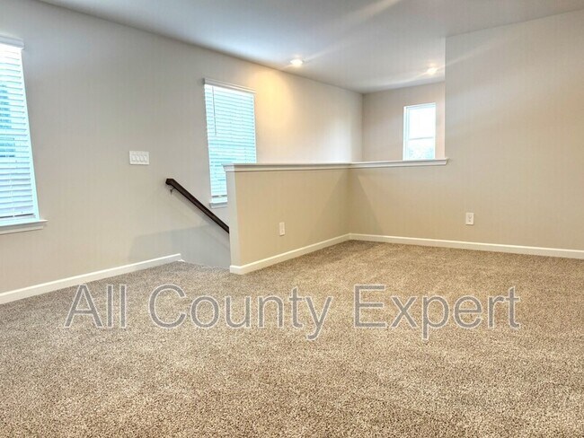 Building Photo - 823 Misty Holw Trl