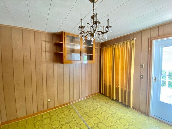 Building Photo - HUGA, Adorable 4 bedroom 3 bath home plus bonus room! MUST SEE to appreciate!