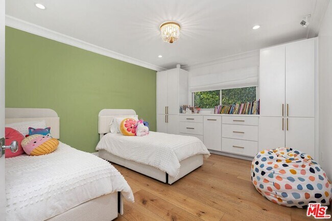 Building Photo - 2120 San Ysidro Dr