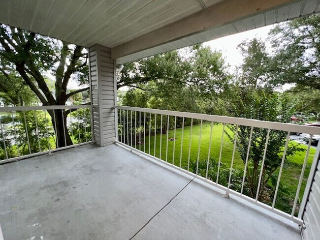 Building Photo - 2585 Grassy Point Dr