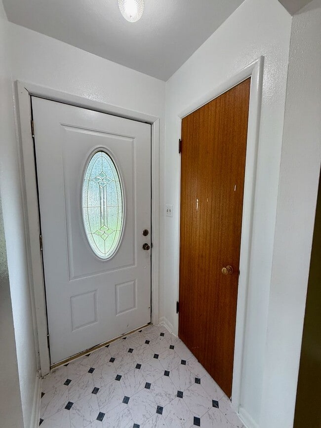 Building Photo - Ideally Located 3 Bed 1.5 Bath Spokane Hom...