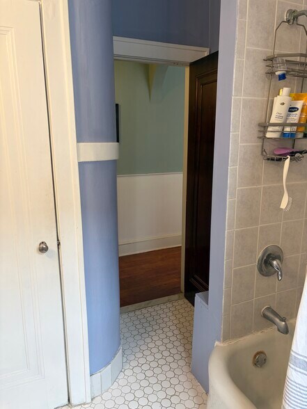 Building Photo - 18 Terrace Ave