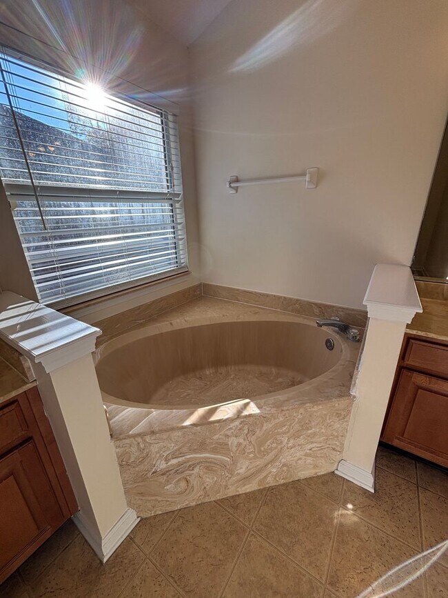 Building Photo - Beautiful Johns Creek Family Home